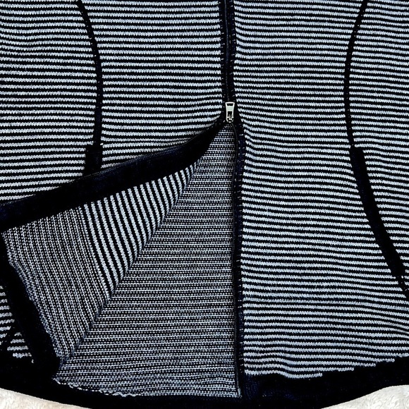 Eddie Bauer Black & Gray Striped Full Zip Mock Neck Knit Sweater - Size Medium - Picture 9 of 15